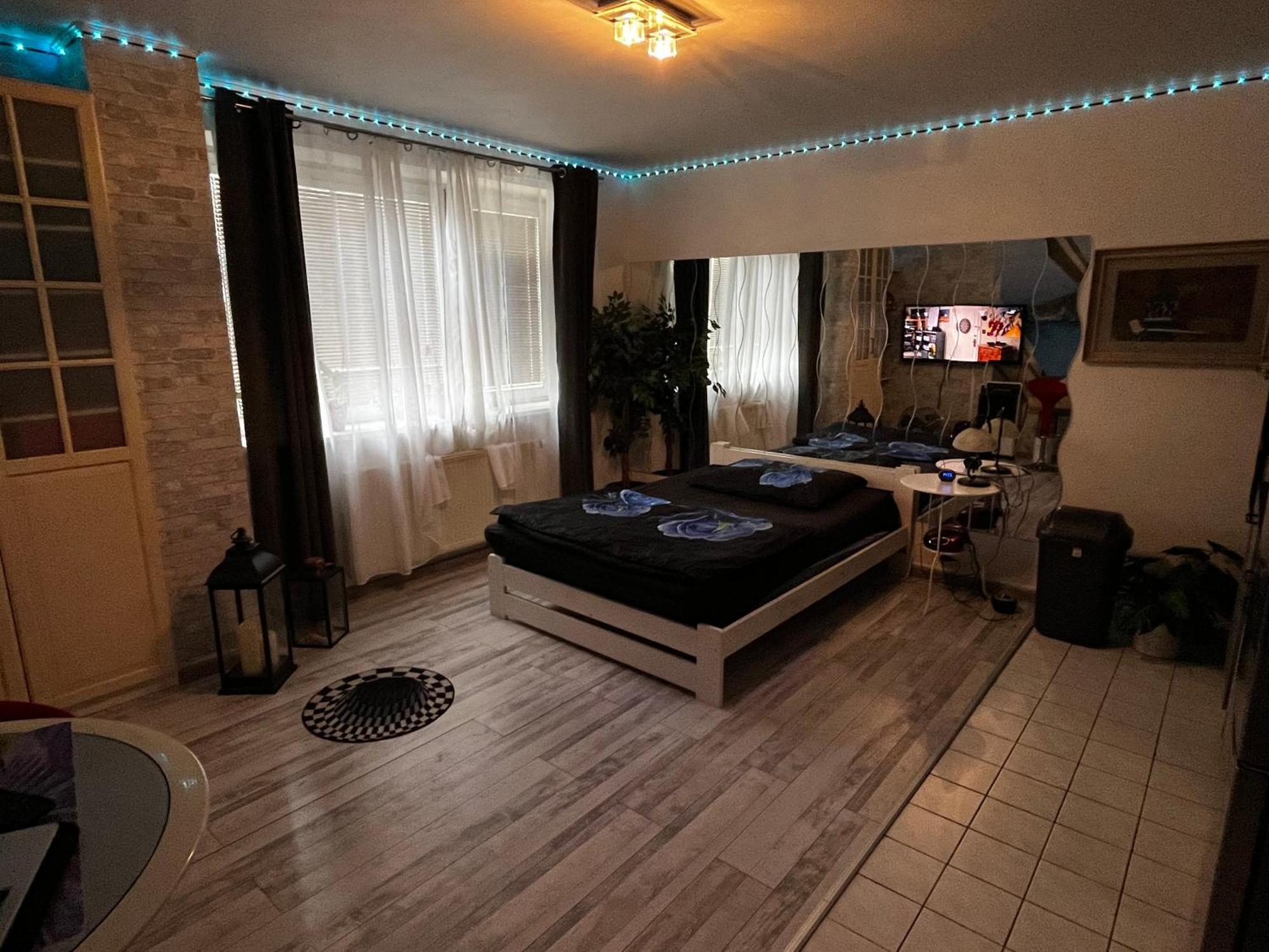 Monfas Apartment Provence In Prag Exterior foto